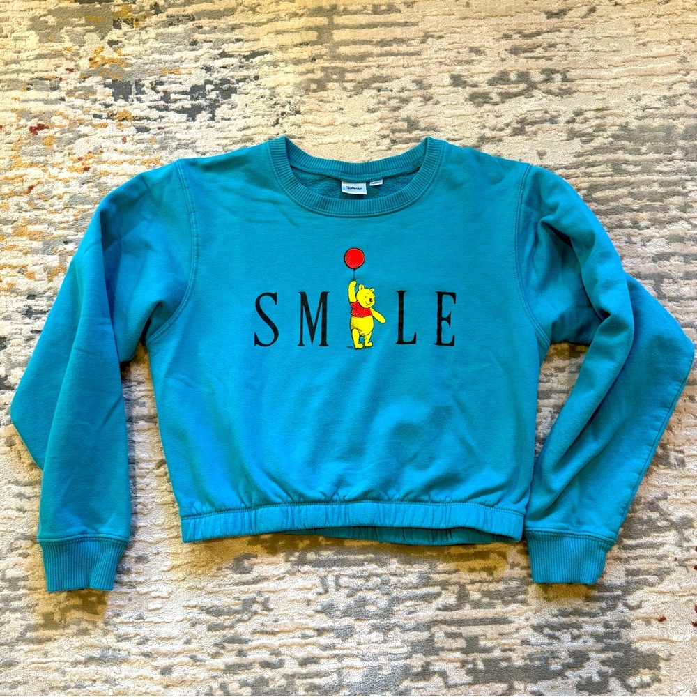 Disney Cropped Crew-Neck Sweatshirt. Medium. E1